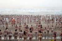 Hàng trăm người tắm tiên ở biển Anh gây quỹ từ thiện